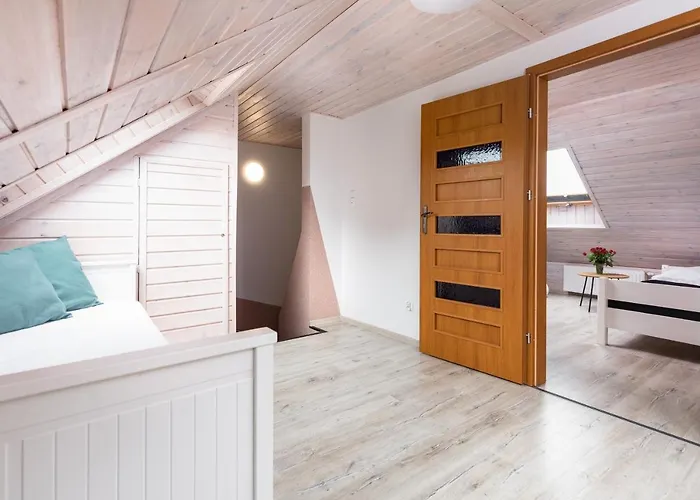 4 Pory Roku アパート *