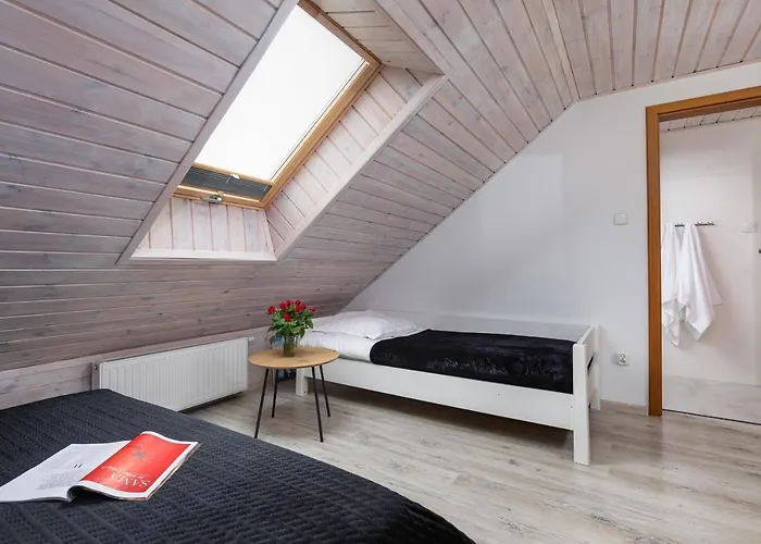 4 Pory Roku アパート